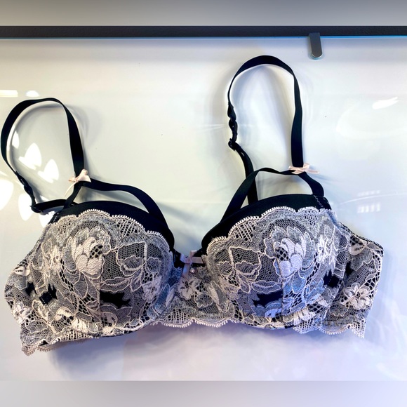 Victoria Secret bra - Picture 1 of 4